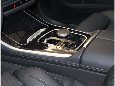 Used 2025 BMW X5 sDrive40i w/ M Sport Package RWD image 12