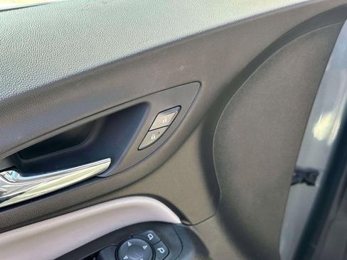 Used 2023 Chevrolet Equinox LT w/ Driver Convenience Package image 18