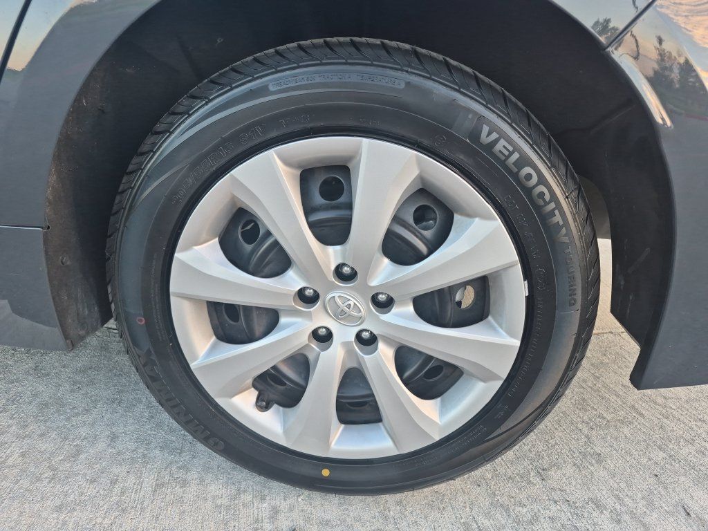 Used 2024 Toyota Corolla LE FWD image 26