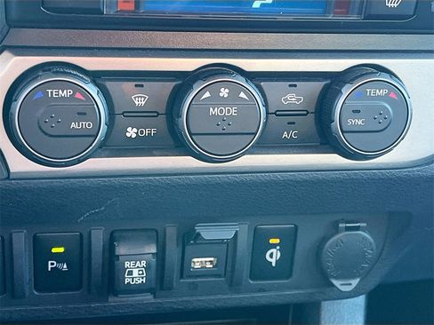 Used 2022 Toyota Tacoma Limited image 16