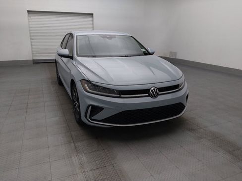 Used 2025 Volkswagen Jetta SE FWD image 14
