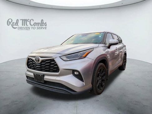 Used 2023 Toyota Highlander LE FWD image 1