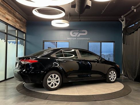 Used 2025 Toyota Corolla LE image 3