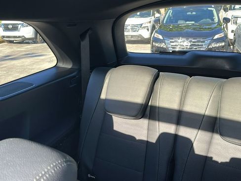 Used 2024 Mercedes-Benz GLS 450 4MATIC image 32