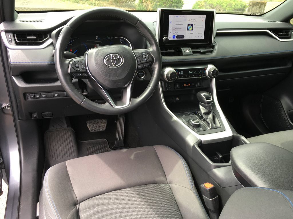 Used 2023 Toyota RAV4 SE w/ SE Grade Weather Package AWD/4WD image 23