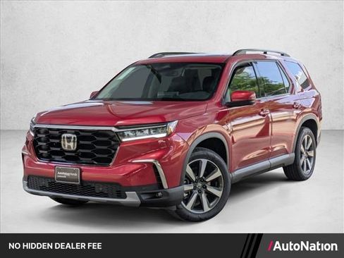 Certified 2025 Honda Pilot Touring image 1