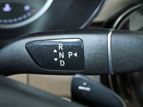 Used 2018 Mercedes-Benz GLC 300 4MATIC image 13