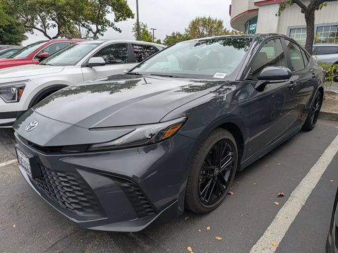 Used 2026 Toyota Camry SE w/ Convenience Package FWD image 4