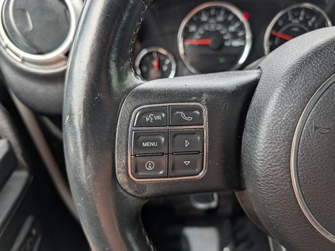 Used 2015 Jeep Wrangler Unlimited Sahara w/ Dual Top Group AWD/4WD image 31