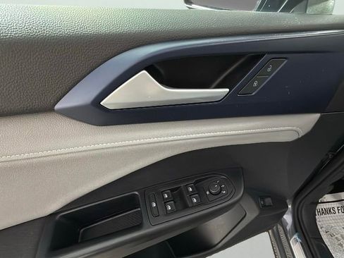 Used 2024 Volkswagen Taos SE image 28