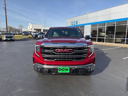Used 2024 GMC Sierra 1500 SLT image 3