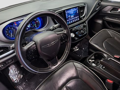 Used 2019 Chrysler Pacifica Limited w/ Advanced Safetytec Group FWD image 7