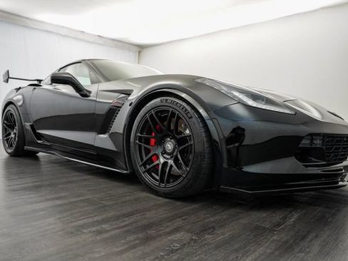 Used 2015 Chevrolet Corvette Z06 w/ 3LZ Preferred Equipment Group RWD image 22