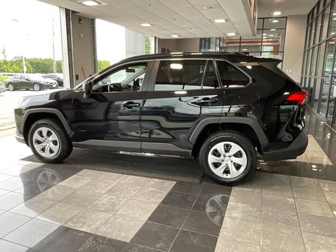 Used 2020 Toyota RAV4 LE FWD image 4