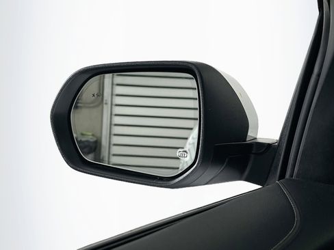 Used 2025 Buick Enclave Preferred image 16