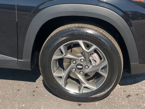 Used 2025 Chevrolet Trax LT w/ LT Convenience Package image 11