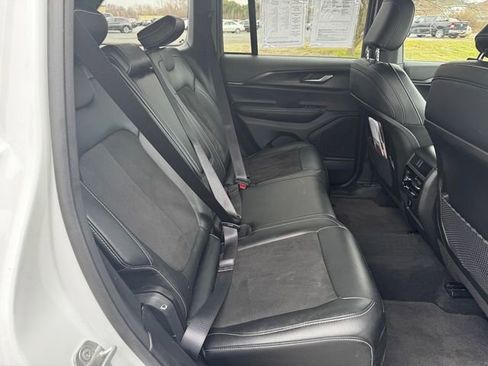 Certified 2025 Jeep Grand Cherokee Altitude image 16