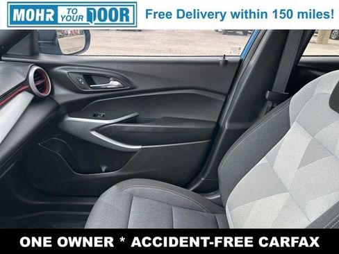 Used 2024 Chevrolet Trax RS w/ Sunroof Package image 24