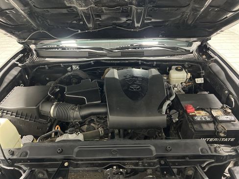 Used 2018 Toyota Tacoma TRD Off-Road image 29