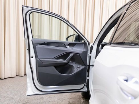 New 2026 Volkswagen Tiguan SE R-Line image 8