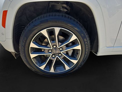 Used 2023 Jeep Grand Cherokee Overland AWD/4WD image 13