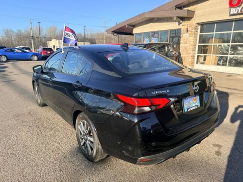 Used 2021 Nissan Versa SV image 2