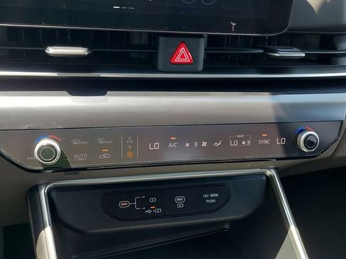 Used 2025 Kia Carnival FWD image 39