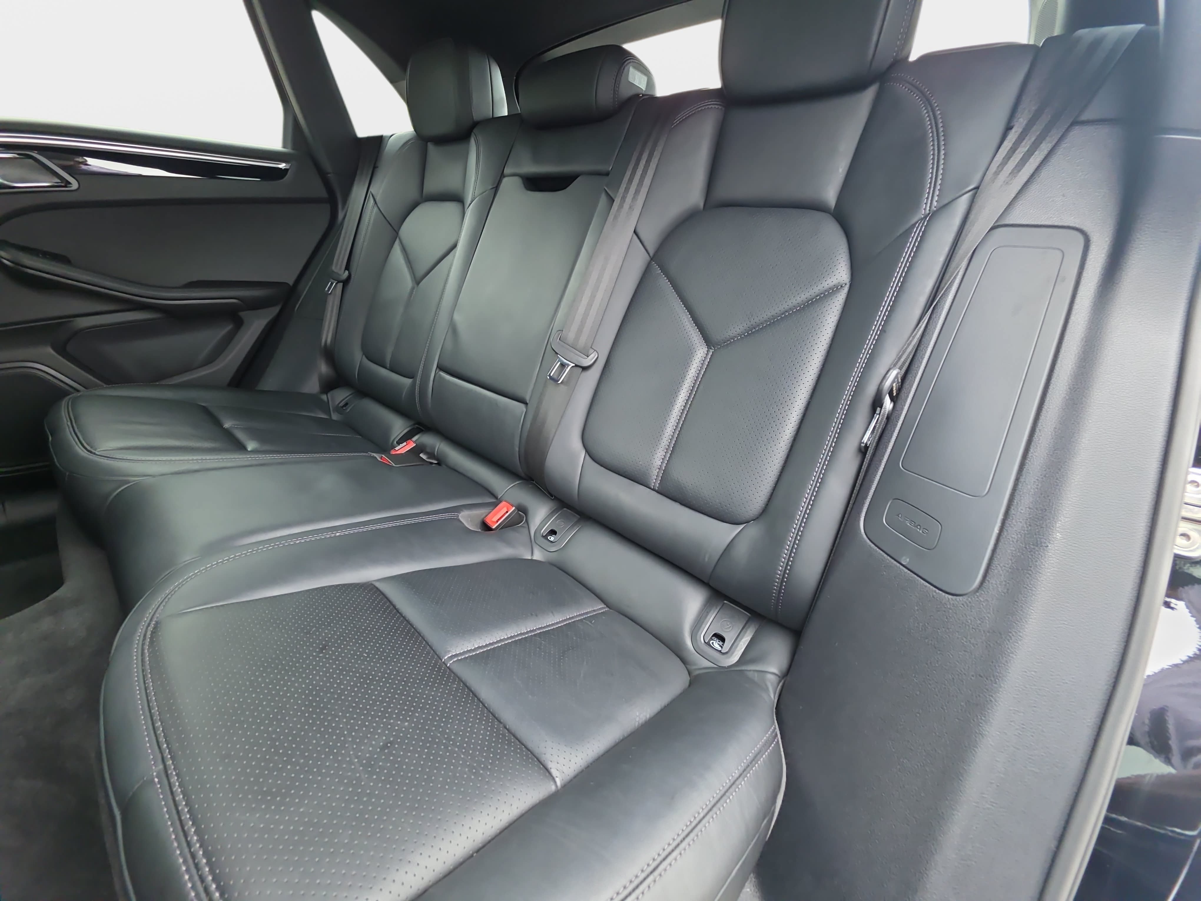 Used 2023 Porsche Macan Turbo AWD/4WD image 14