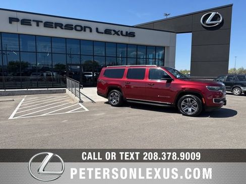 Used 2024 Jeep Wagoneer L Series II w/ Flexible Seating Group AWD/4WD image 1