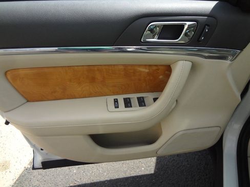 Used 2010 Lincoln MKS AWD image 12