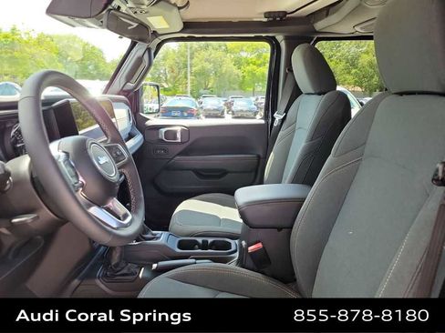 Used 2025 Jeep Wrangler Unlimited Sahara AWD/4WD image 19