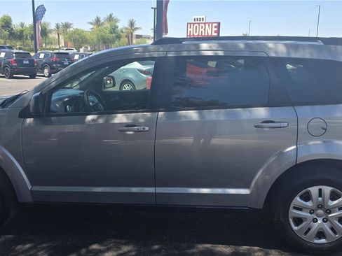 Used 2019 Dodge Journey SE FWD image 8