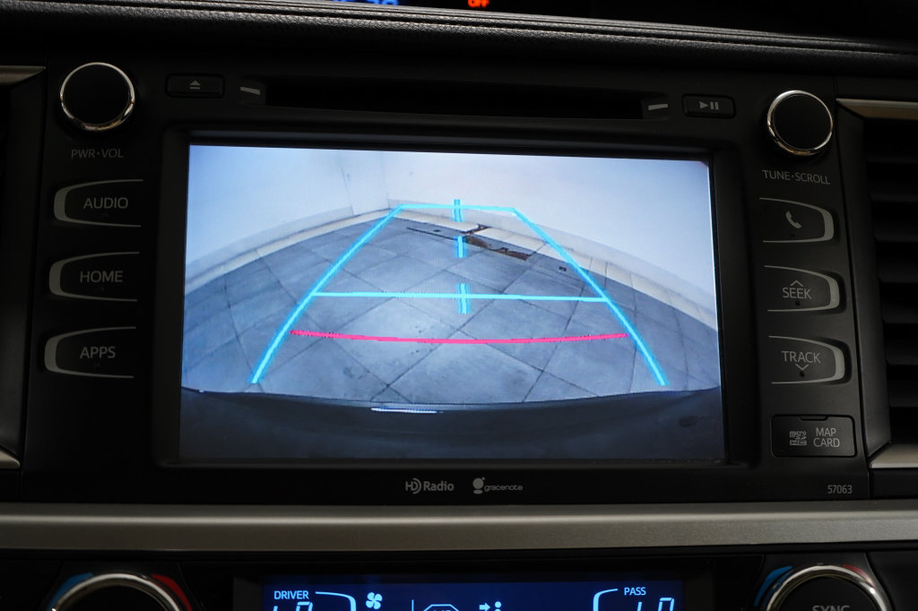 Used 2014 Toyota Highlander XLE AWD/4WD image 30