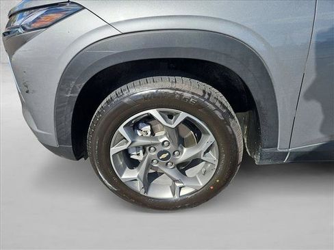 Used 2025 Chevrolet Trax LT FWD image 23