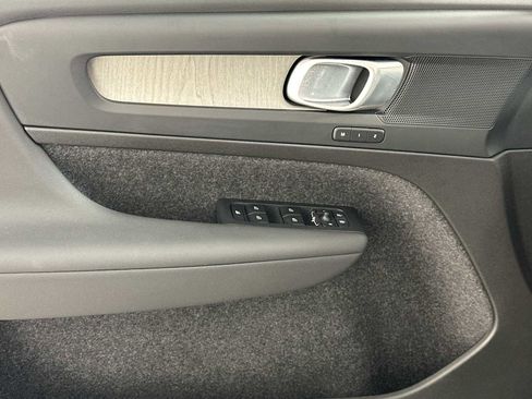 Used 2025 Volvo XC40 B5 Core w/ Protection Package Premier image 17