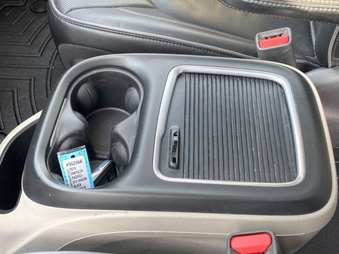 Used 2019 Chrysler Pacifica Limited image 15