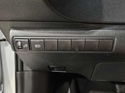 Used 2021 Toyota Corolla LE image 24