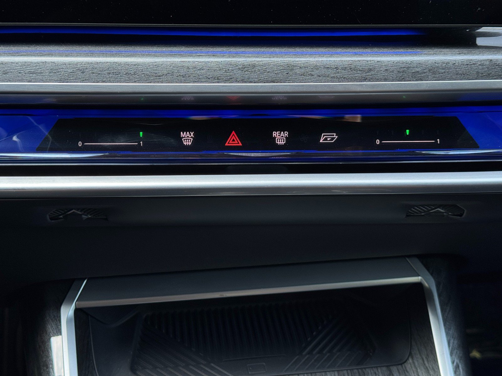 Used 2023 BMW 740i w/ Parking Assistance Package RWD image 34