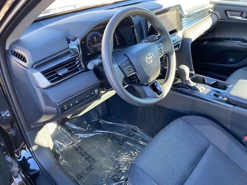 Used 2025 Toyota Camry LE image 34