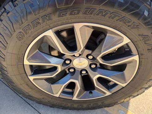 Used 2022 Chevrolet Silverado 1500 LT AWD/4WD image 9