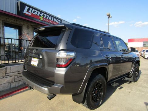 Used 2019 Toyota 4Runner TRD Off-Road Premium AWD/4WD image 4