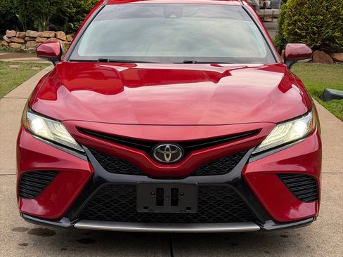 Used 2019 Toyota Camry XSE FWD image 3