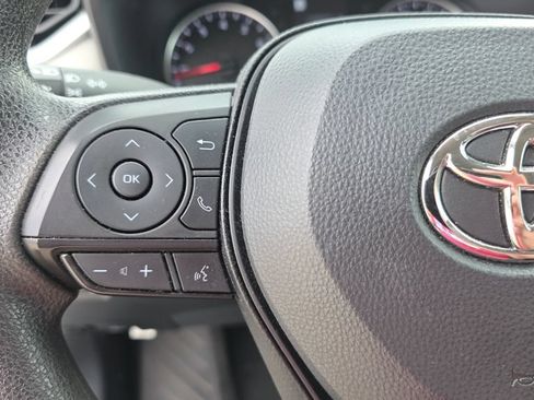 Used 2022 Toyota RAV4 XLE AWD/4WD image 16