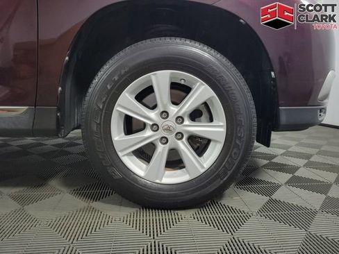 Used 2012 Toyota Highlander FWD w/ Tech Pkg image 11