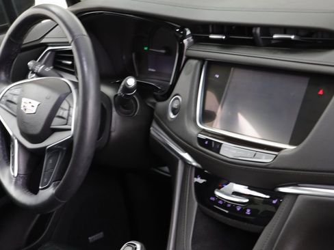 Used 2017 Cadillac XT5 Luxury w/ Driver Awareness Package image 22