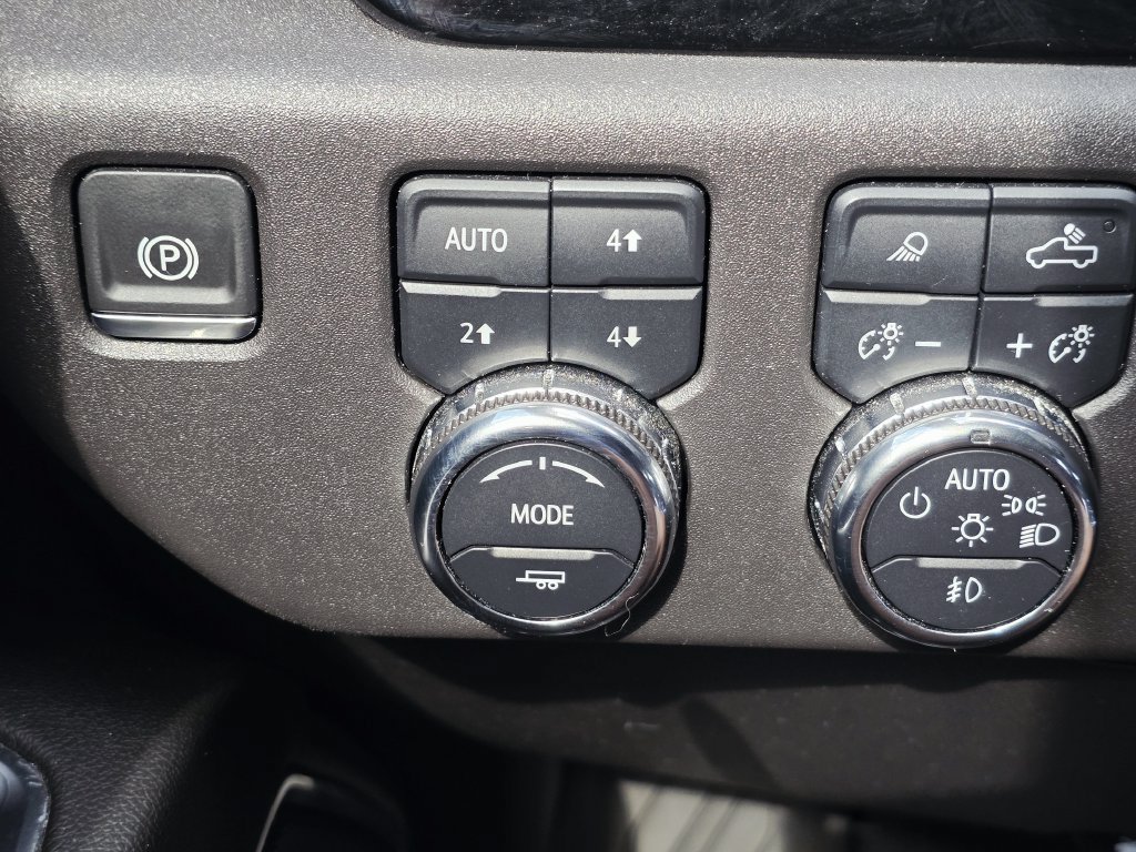 Used 2024 GMC Sierra 1500 SLT AWD/4WD image 25
