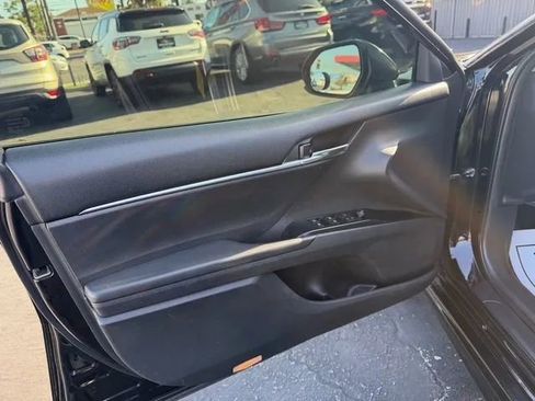 Used 2019 Toyota Camry SE FWD image 10