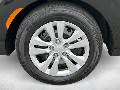 Used 2025 Kia Soul LX FWD image 14