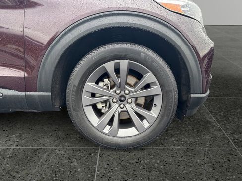 Used 2022 Ford Explorer XLT w/ Equipment Group 202A image 9