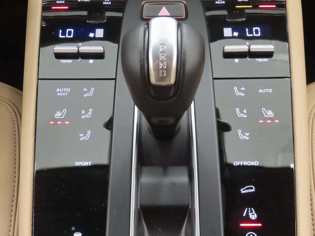 Certified 2026 Porsche Macan AWD/4WD image 27